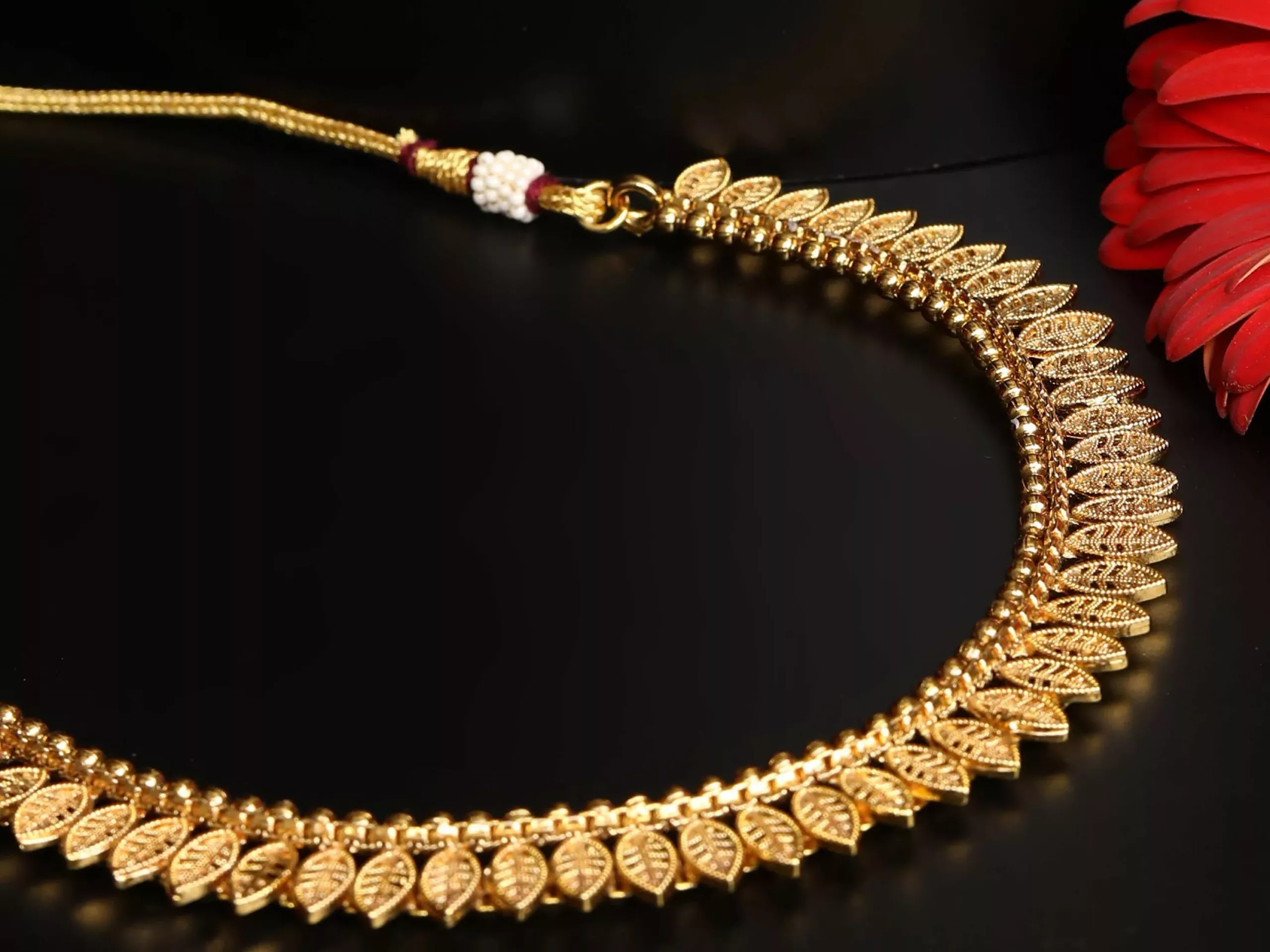 Gold Plated Leaf Patterned Jewellery Set For Casual Wear